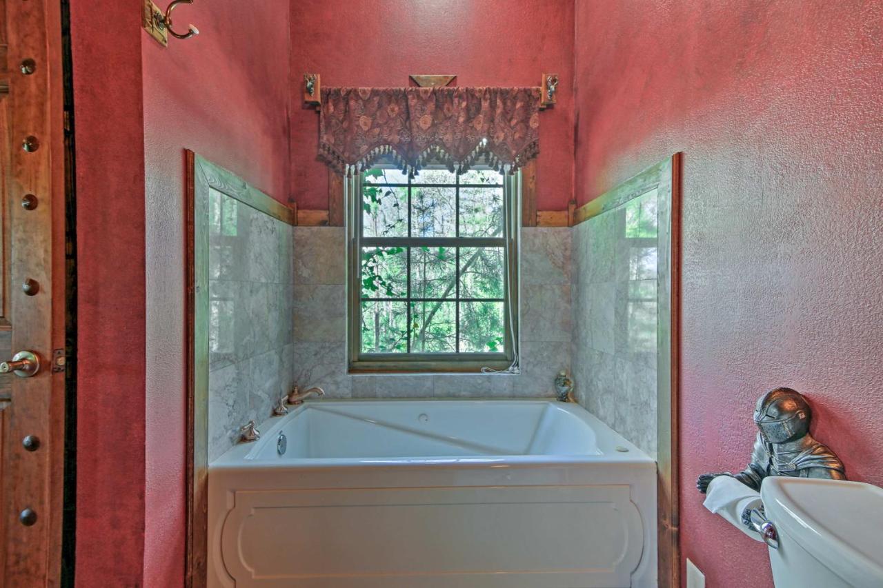 Unique Murphy Retreat With Hot Tub, Pond And Waterfall Exterior photo